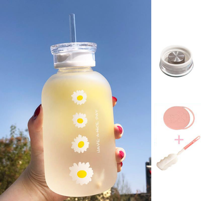 Glass Water Bottle with Straw Creative Daisy Frosted Transparent Cup Leakproof Portable Drinking Bottle with a Sealing Cap Lid