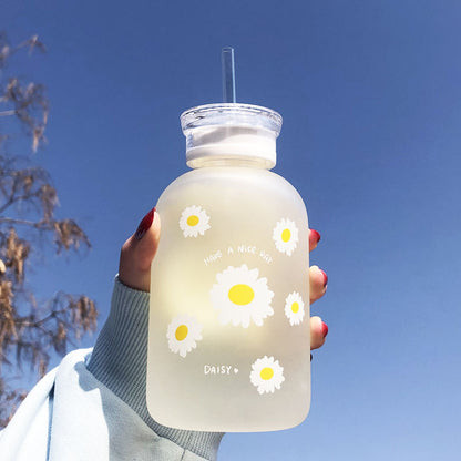 Glass Water Bottle with Straw Creative Daisy Frosted Transparent Cup Leakproof Portable Drinking Bottle with a Sealing Cap Lid