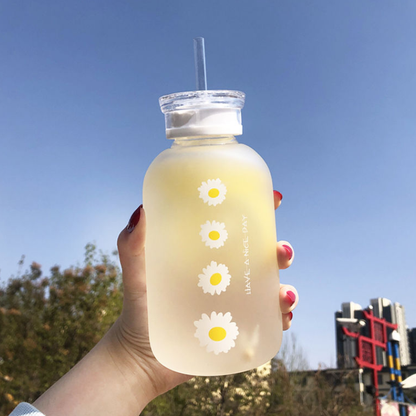 Glass Water Bottle with Straw Creative Daisy Frosted Transparent Cup Leakproof Portable Drinking Bottle with a Sealing Cap Lid