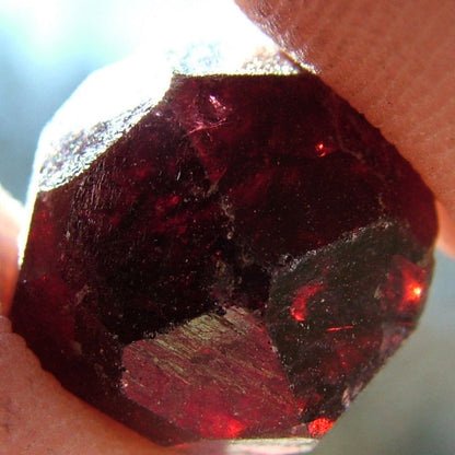 1Pc Natural Red Garnet Quartz Crystal Gemstone Healing Ene